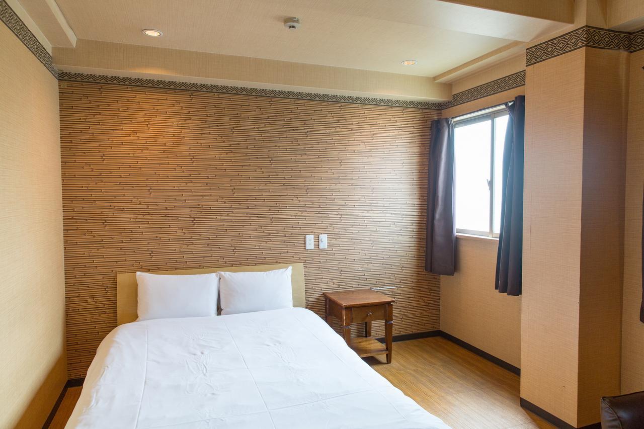 Uehonmachi Plaza Hotel (Adults Only) Osaka Esterno foto