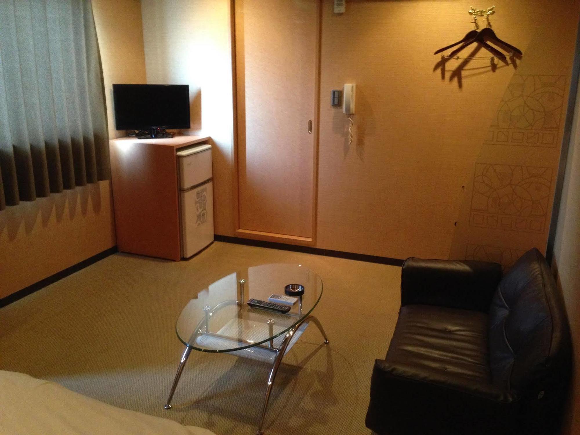Uehonmachi Plaza Hotel (Adults Only) Osaka Esterno foto